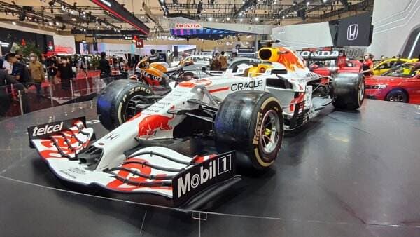 Mobil Juara Dunia Formula 1 2021 Red Bull Racing Livery Khusus, Hadir di GIIAS 2022
