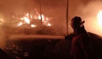 Kebakaran Hebat Melanda Gudang Limbah Pabrik Sepatu di Sukabumi