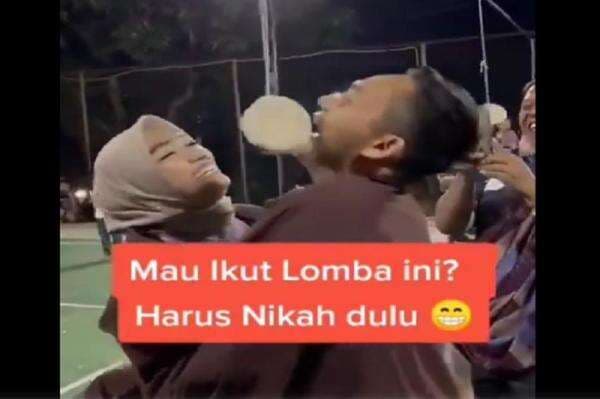 Viral! Lomba Makan Kerupuk Bareng Pasangan, Netizen: Jomblo Minggir Dulu! Viral! Lomba Makan Kerupuk Bareng Pasangan, Netizen: Jomblo Minggir Dulu!