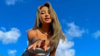 Jennifer Coppen Pakai Dress Mini Hitam, Pamer Punggung dan Paha Mulus Jennifer Coppen Pakai Dress Mini Hitam, Pamer Punggung dan Paha Mulus