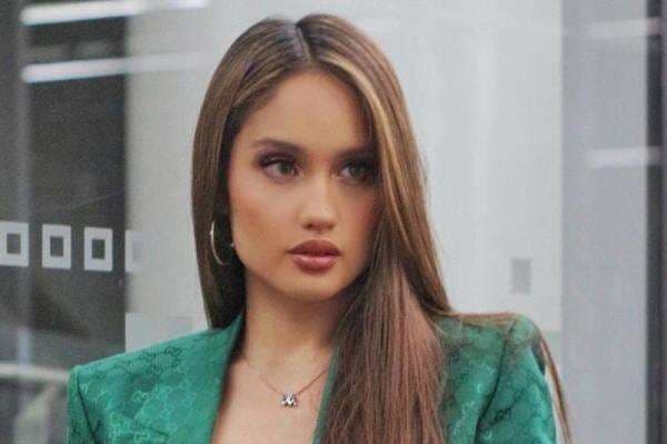 Cinta Laura Pamer Body saat Pole Dance, Netizen: Perutnya Bikin Ngiri Cinta Laura Pamer Body saat Pole Dance, Netizen: Perutnya Bikin Ngiri