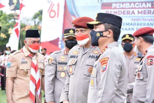 Kembali Nasionalis, Mitra Deradikalisasi BNPT Ikut Gerakan 10 Juta Bendera Merah Putih di Surabaya