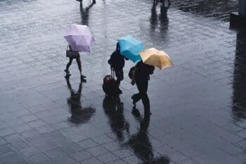 Hujan Ringan Intai Jakarta di Siang Hari
