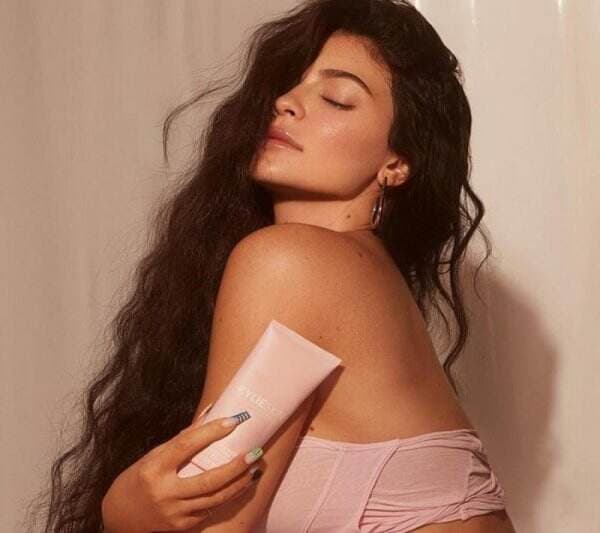 Kylie Jenner Dapat Kado Tas Hermes Birkin Seri Terbaru di Ultah ke-25, Harganya Bikin Nangis