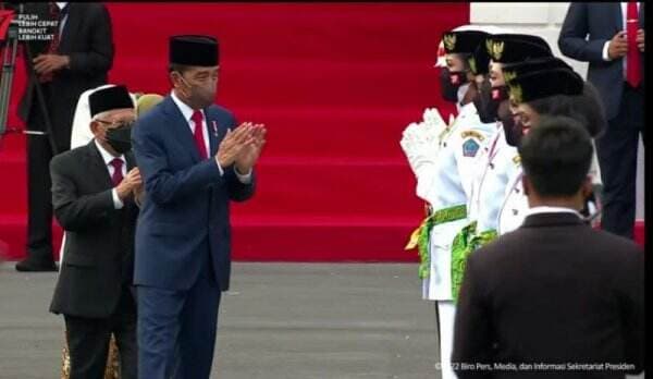 Presiden Jokowi Kukuhkan 68 Anggota Paskibraka di Istana Merdeka
