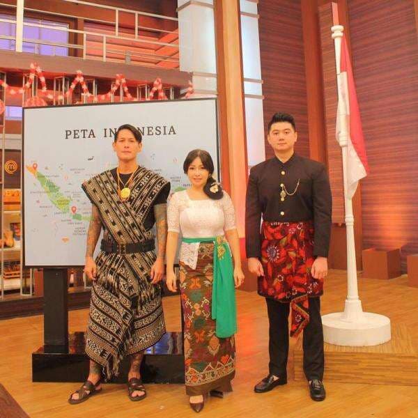 Chef Juna Tampil Gagah Pakai Outfit Adat NTT Sambut HUT ke-77 RI, Netizen: Leleh Hati Adek Om! Chef Juna Tampil Gagah Pakai Outfit Adat NTT Sambut HUT ke-77 RI, Netizen: Leleh Hati Adek Om!