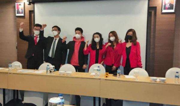 Keren, Tim Pelajar Indonesia Lolos 10 Besar Debat Tingkat Dunia Keren, Tim Pelajar Indonesia Lolos 10 Besar Debat Tingkat Dunia