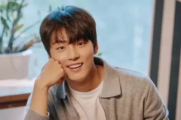 Yoon Shi Yoon Kembali Bintangi Work Later Drink Now Season 2, Adu Akting dengan Jung Eun Ji APINK Yoon Shi Yoon Kembali Bintangi Work Later Drink Now Season 2, Adu Akting dengan Jung Eun Ji APINK