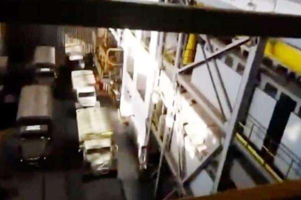 Beredar Video Truk Militer Rusia di Ruang Turbin PLTN Ukraina Beredar Video Truk Militer Rusia di Ruang Turbin PLTN Ukraina