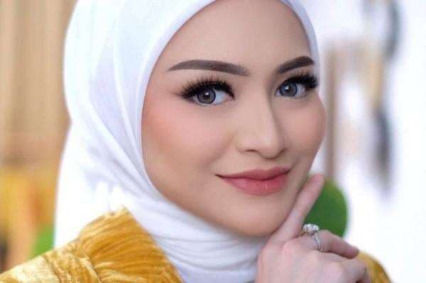 Diisukan Hamil Anak Kedua, Nathalie Holscher Pamer Kebersamaan dengan Sule Diisukan Hamil Anak Kedua, Nathalie Holscher Pamer Kebersamaan dengan Sule