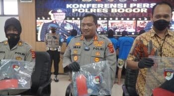 2 Gadis ABG Digilir 8 Pria di Bogor, 5 Orang Ditangkap 2 Gadis ABG Digilir 8 Pria di Bogor, 5 Orang Ditangkap