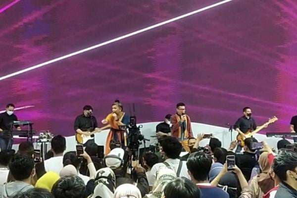 Pecah! Project Pop Bikin Heboh GIIAS 2022, Pengunjung Terhipnotis untuk Berjoget Pecah! Project Pop Bikin Heboh GIIAS 2022, Pengunjung Terhipnotis untuk Berjoget