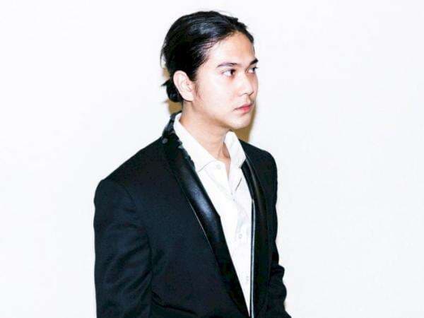 Iqbaal Ramadhan Tampil dengan Rambut Gondrong Bikin Pangling: Cowok tapi Kok Cantik Iqbaal Ramadhan Tampil dengan Rambut Gondrong Bikin Pangling: Cowok tapi Kok Cantik