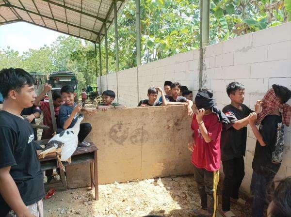 Melihat Serunya Tradisi Pondok Miftahus Saadah Saat HUT RI, Ada Lomba Estafet Air antar Santri Melihat Serunya Tradisi Pondok Miftahus Saadah Saat HUT RI, Ada Lomba Estafet Air antar Santri