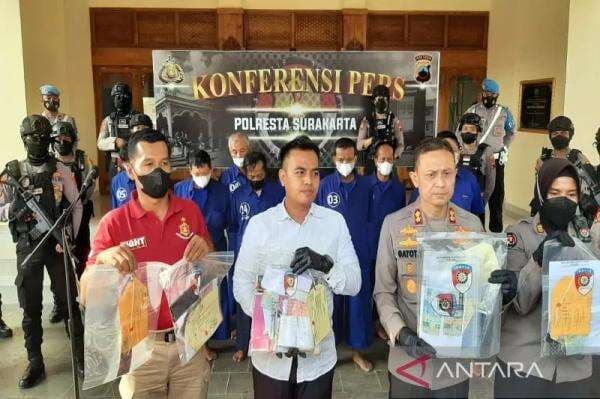 Praktik Judi Dadu hingga Cap Ji kia, 11 Penjudi di Solo Ditangkap Praktik Judi Dadu hingga Cap Ji kia, 11 Penjudi di Solo Ditangkap