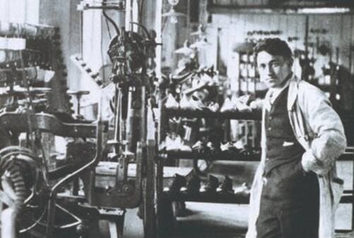 Perjalanan Adolf Dassler, Pendiri Adidas yang Sempat Jadi Pembuat Roti Perjalanan Adolf Dassler, Pendiri Adidas yang Sempat Jadi Pembuat Roti