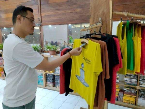 Omah Oblong Tempatnya Belanja Kaos Khas Jogja, Bisa Sekalian Curi Ilmu! Omah Oblong Tempatnya Belanja Kaos Khas Jogja, Bisa Sekalian Curi Ilmu!