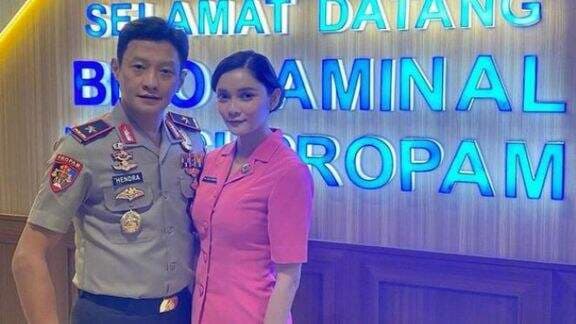 Arteria Dahlan Soroti Gaya `Perlente` Brigjen Hendra Kurniawan Doyan Gonta-ganti Mobil, Seali Syah Tak Tinggal Diam Beri Jawaban Menohok! Arteria Dahlan Soroti Gaya `Perlente` Brigjen Hendra Kurniawan Doyan Gonta-ganti Mobil, Seali Syah Tak Tinggal Diam Beri Jawaban Menohok!