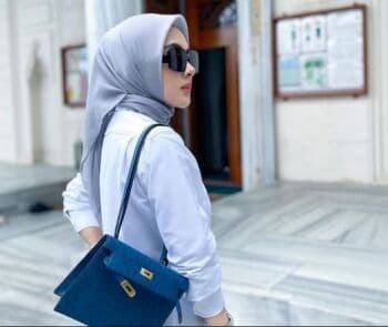 Nostalgia di Masjid Tokyo, Outfit `Ratu Hermes` Syahrini Hampir Rp400 Juta! Nostalgia di Masjid Tokyo, Outfit `Ratu Hermes` Syahrini Hampir Rp400 Juta!