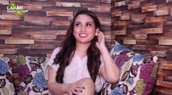 Joget Erotis Bella Angelica di Atas Meja Viral, Kuasa Hukum: Dia Cuma Cari Uang Joget Erotis Bella Angelica di Atas Meja Viral, Kuasa Hukum: Dia Cuma Cari Uang