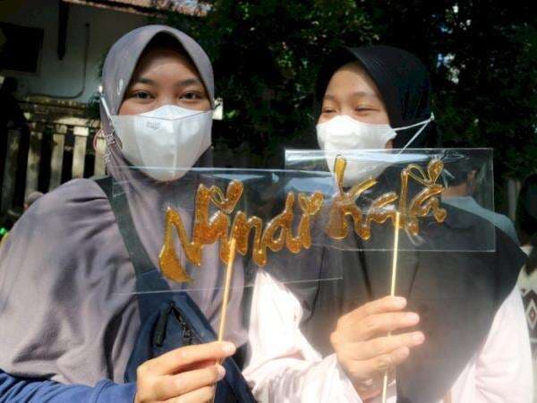 Kreatif! Pemuda Solo Jual Gulali Kekinian Sesuai Nama Pembeli, Modalnya Cuma Liat YouTube Kreatif! Pemuda Solo Jual Gulali Kekinian Sesuai Nama Pembeli, Modalnya Cuma Liat YouTube