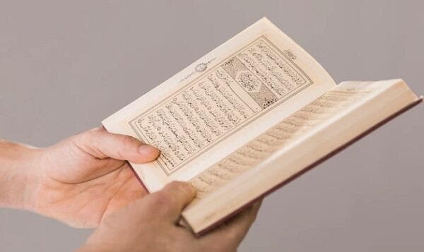 Hukum Bacaan Tajwid Surat Al Baqarah Ayat 153, Lengkap dengan Arti, Penjelasan, dan Cara Bacanya Hukum Bacaan Tajwid Surat Al Baqarah Ayat 153, Lengkap dengan Arti, Penjelasan, dan Cara Bacanya
