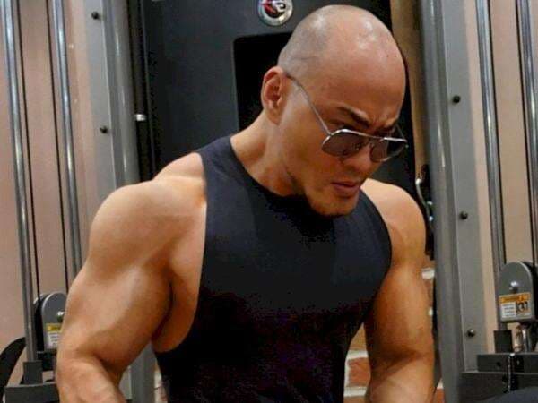 Para Dukun Ribut Adu Kebal, Deddy Corbuzier Pamer Momen Mencekam Ditembak saat Live di TV Para Dukun Ribut Adu Kebal, Deddy Corbuzier Pamer Momen Mencekam Ditembak saat Live di TV