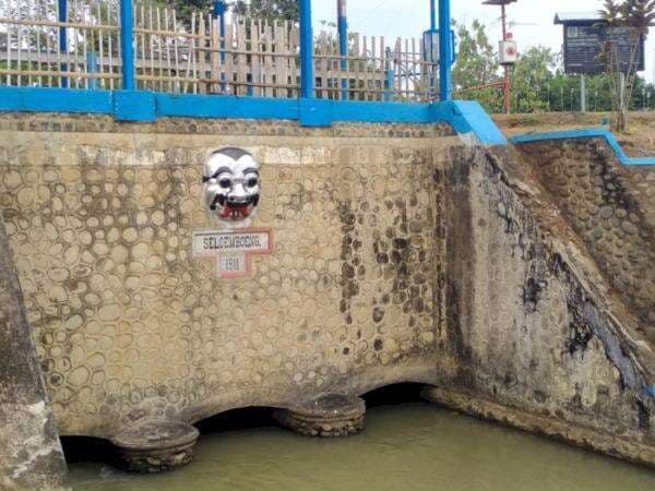 Tempat Paling Angker di Jombang Ini Konon Sering Memakan Korban, Kisahnya Bikin Merinding! Tempat Paling Angker di Jombang Ini Konon Sering Memakan Korban, Kisahnya Bikin Merinding!