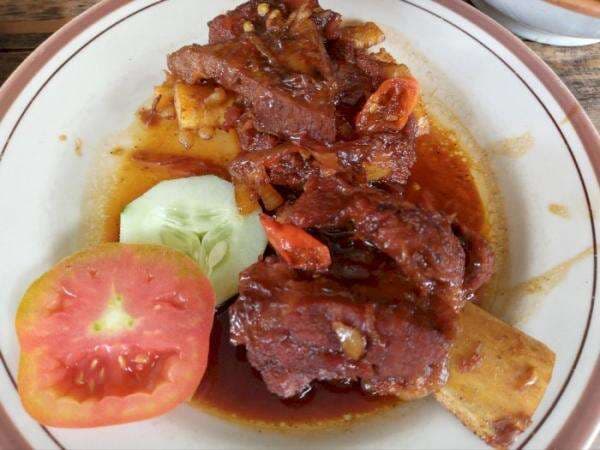 Jualan di Gang Sempit, Ada Iga Bakar Tebal dan Empuk Semurah Ini di Boyolali! Jualan di Gang Sempit, Ada Iga Bakar Tebal dan Empuk Semurah Ini di Boyolali!