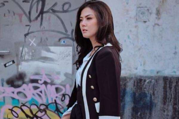 Cerita Nita Gunawan: Pindah Agama di Usia Belasan, Diusir Ortu hingga Tinggal di Kos Cerita Nita Gunawan: Pindah Agama di Usia Belasan, Diusir Ortu hingga Tinggal di Kos