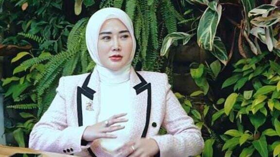 Bikin Geger, Marissya Icha Pamer Aurat Lepas hijab Netizen Pangling Sebut Mirip Sosok Ini! Bikin Geger, Marissya Icha Pamer Aurat Lepas hijab Netizen Pangling Sebut Mirip Sosok Ini!