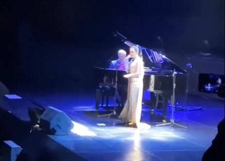 Rossa Ajak Jim Brickman Bawakan Lagu Tegar, Penonton Terpukau Rossa Ajak Jim Brickman Bawakan Lagu Tegar, Penonton Terpukau