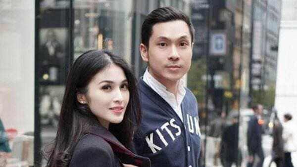 Sandra Dewi Terciduk Pamer Kemesraan dengan Suami, Netizen: Kisah Cinta Drakor