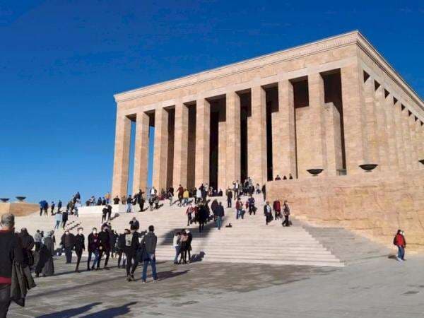 Melihat Mausoleum Atatürk, Makam Pendiri Turki Berdiri Megah Bertabur Marmer Melihat Mausoleum Atatürk, Makam Pendiri Turki Berdiri Megah Bertabur Marmer