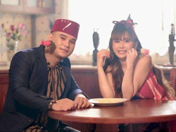 Habib Jindan Kolab Bareng Denise Cheriesta Ngerap 'Istilah Kata', Netizen: Ganti Profesi? Habib Jindan Kolab Bareng Denise Cheriesta Ngerap 'Istilah Kata', Netizen: Ganti Profesi?