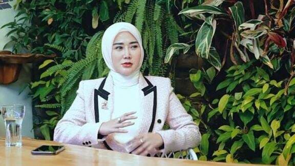 Bukan Frans Faisal, Marissya Icha Pamer Pose Bareng Pria Ini Saat Liburan di Luar Negeri, Netizen: Kelihatan Sifat Sebenarnya... Bukan Frans Faisal, Marissya Icha Pamer Pose Bareng Pria Ini Saat Liburan di Luar Negeri, Netizen: Kelihatan Sifat Sebenarnya...