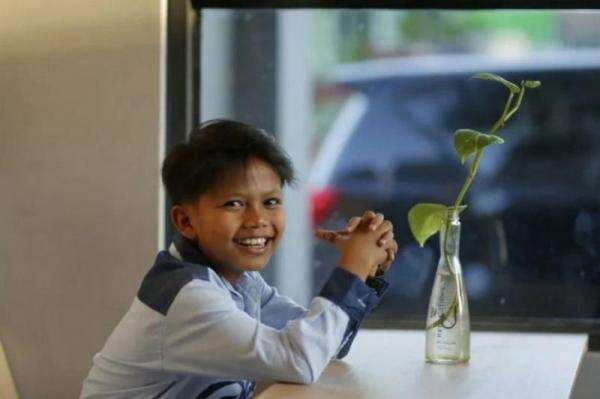 Farel Prayoga Jajan di Kantin, Penampilan dan Sikapnya Jadi Sorotan Farel Prayoga Jajan di Kantin, Penampilan dan Sikapnya Jadi Sorotan