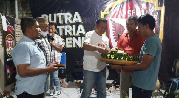 Rayakan HUT Ke-1, SSB Putra Satria Tuban Semakin Menorehkan Prestasi Rayakan HUT Ke-1, SSB Putra Satria Tuban Semakin Menorehkan Prestasi