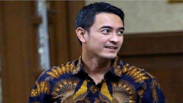 Zumi Zola dan Patrialis Akbar Ikut Bebas Bersyarat Bersama 21 Narapidana Korupsi Zumi Zola dan Patrialis Akbar Ikut Bebas Bersyarat Bersama 21 Narapidana Korupsi