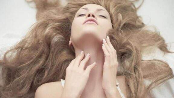 Siap Meraih Orgasme? Ini Tips `Enak` Menggoda Suami Sebelum Seks, Coba Yuk! Siap Meraih Orgasme? Ini Tips `Enak` Menggoda Suami Sebelum Seks, Coba Yuk!