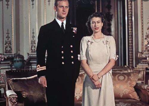 Sang Ratu Inggris Terpanah Asmara saat Menatap Mata Biru Pangeran Philip, Ini Kisah Cintanya Sang Ratu Inggris Terpanah Asmara saat Menatap Mata Biru Pangeran Philip, Ini Kisah Cintanya