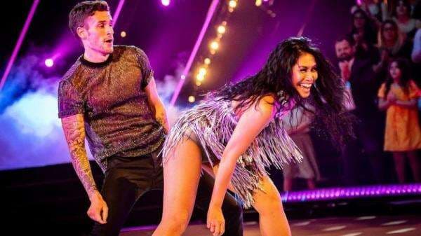 Melihat Rambut Penyanyi Angun C Sasmi hingga Gaya Manggung yang Buat Pria Tak Berdaya Melihat Rambut Penyanyi Angun C Sasmi hingga Gaya Manggung yang Buat Pria Tak Berdaya