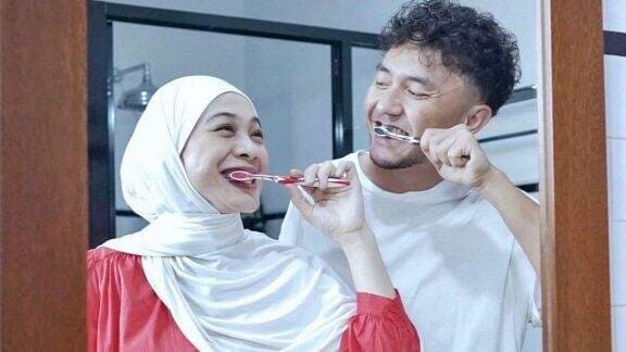 Begini Cara Ananda Omesh dan Dian Ayu Jaga Kesehatan Gigi Anak, Bisa Diikuti Nih Moms! Begini Cara Ananda Omesh dan Dian Ayu Jaga Kesehatan Gigi Anak, Bisa Diikuti Nih Moms!