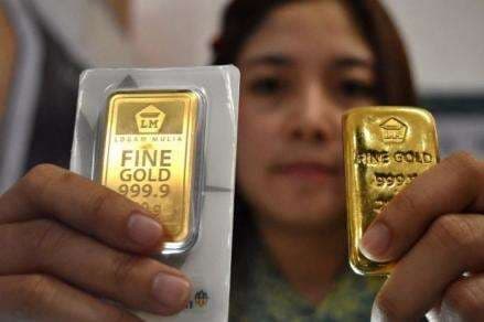 Emas Antam Hari Ini Turun di Rp942.000 per Gram