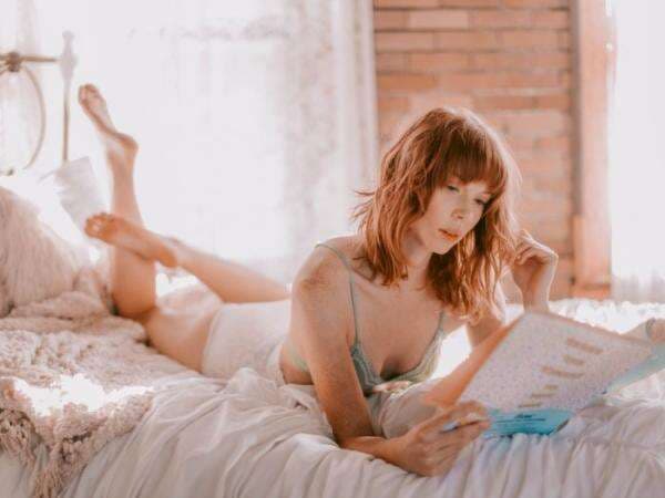 Posisi Berbaring saat Bekerja Baik untuk Kesehatan? Ini Kata Dokter! Posisi Berbaring saat Bekerja Baik untuk Kesehatan? Ini Kata Dokter!