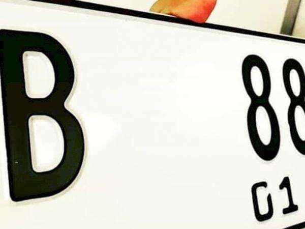 Apa Arti Pelat Nomor Putih? Yuk Kenali dan Ketahui Kapan Berlakunya! Apa Arti Pelat Nomor Putih? Yuk Kenali dan Ketahui Kapan Berlakunya!