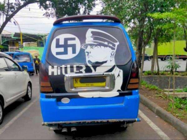 Viral Angkot Pamer Lambang Nazi dan Adolf Hitler: Jurusan Malang-Berlin Viral Angkot Pamer Lambang Nazi dan Adolf Hitler: Jurusan Malang-Berlin