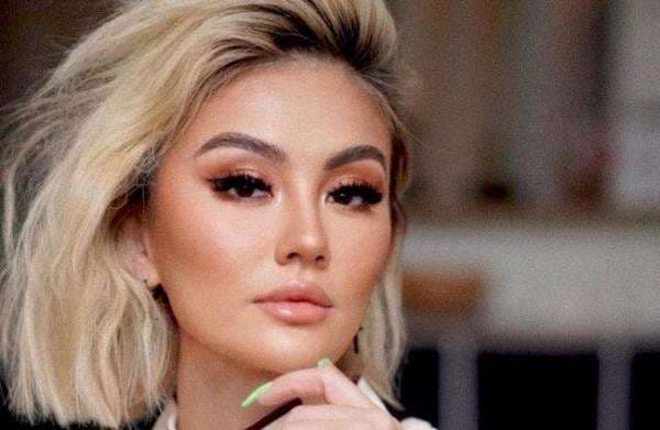 Deretan Artis Cantik Bertindik Banyak, Ada yang Pasang di Bagian Vital Deretan Artis Cantik Bertindik Banyak, Ada yang Pasang di Bagian Vital