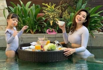 Kompaknya Gaya Gempi dan Gisel Quality Time Bareng, Tanktop Putih Jadi Pilihan Kompaknya Gaya Gempi dan Gisel Quality Time Bareng, Tanktop Putih Jadi Pilihan