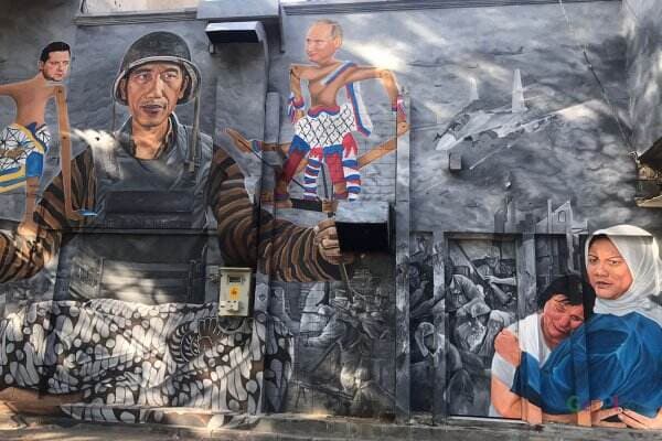 Mural Jokowi Pegang Putin dan Zelenskyy, Bu Iriana Peluk Bocah Menangis